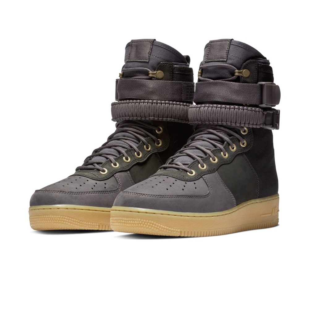 Nike SF Air Force 1 Premium Sneaker - Picture 7 of 12